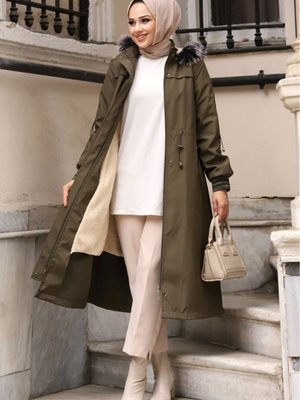 Kolu Ribanalı İçi Kürklü Çıkarılabilir Kapüşonlu Su Geçirmez Mont