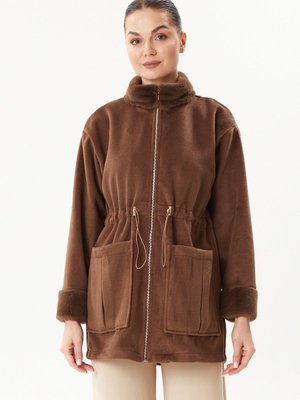 Ayarlanabilir Bel Lastikli Kürk Detaylı Kaşe Kap