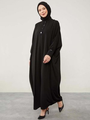 Siyah Düğme Detaylı Ferace
