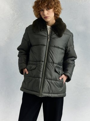 Haki Kaz Tüyü Dolgulu Kapüşonlu Mont
