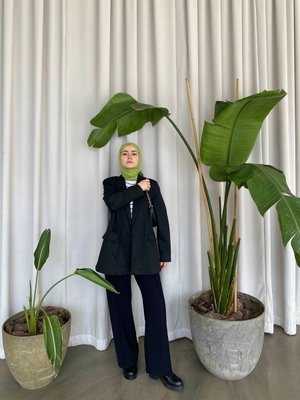 Siyah Dikişli Pantolon