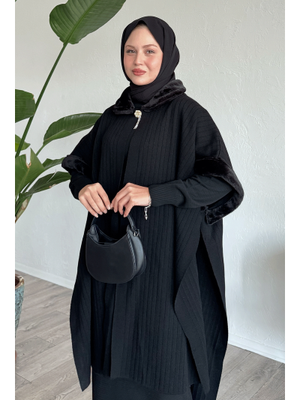 Kürk Ve Broş Detaylı Siyah Panço Kürk Ve Broş Detaylı Siyah Panço