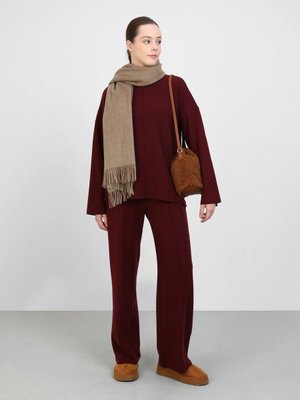 Yumuşak Dokulu Selanik Sweatshirt Bordo Yumuşak Dokulu Selanik Sweatshirt Bordo