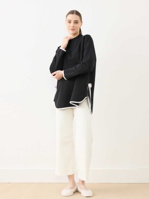 Kontrast Biye Detaylı Bağcıklı Sweatshırt Siyah