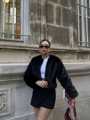 Siyah Yakasız İthal Kürk