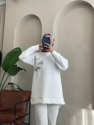 Beyaz Arkası Desenli Tunik