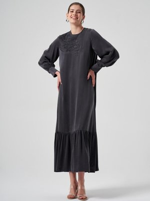 Nuss Göğsü İşlemeli Qupra Elbise Antrasit