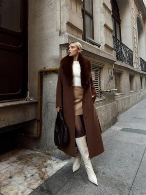 Yakası Çıkabilir Kürklü Çıt Kapamalı Ara Boy Kaban Tütün