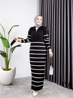 Siyah İnce Çizgili Dik Yaka Ve Fermuarlı Triko Elbise Siyah İnce Çizgili Dik Yaka Ve Fermuarlı Triko Elbise