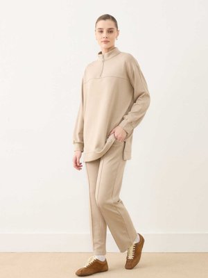 Metal Aksesuarlı Yüksek Yaka Takım Latte