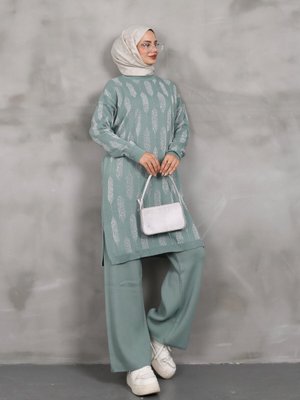 Kadın Modest Geometrik Desenli Yandan Yırtmaçlı Simli Triko Tunik Kadın Modest Geometrik Desenli Yandan Yırtmaçlı Simli Triko Tunik