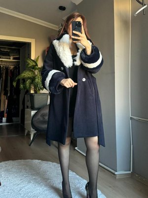 Yakası Ve Kolu Çift Renkli Kürklü Kaban Lacivert Yakası Ve Kolu Çift Renkli Kürklü Kaban Lacivert