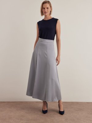 Beli Kemerli Kiloş Etek