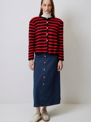 Gold Düğmeli Çizgili Kısa Hırka