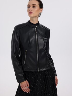 Siyah Fermuarlı Dik Yaka Deri Mont