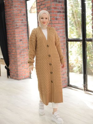 Uzun Örgülü Düğmeli Hırka