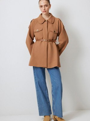 Gold Düğme Detaylı Kemerli Ceket