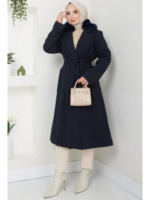 Lacivert Yakası Kürklü Nervür Detaylı Kaşe Kaban Lacivert Yakası Kürklü Nervür Detaylı Kaşe Kaban