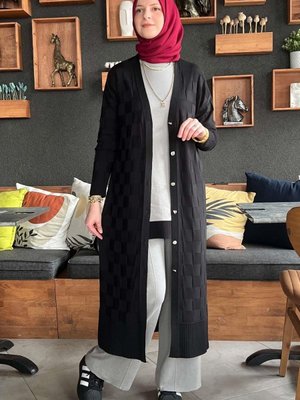 Dama Desenli Siyah Triko Hırka Dama Desenli Siyah Triko Hırka