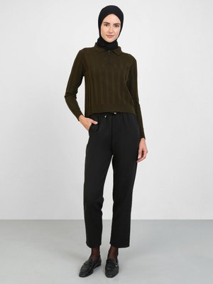Siyah Pantolon Siyah Pantolon