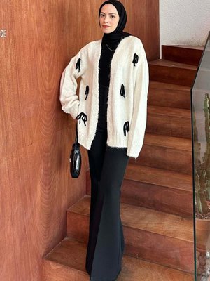 Fiyonk Detaylı Hırka Krem