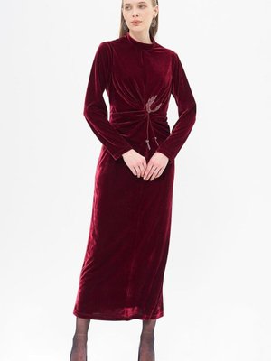 Bordo Aksesuar Detaylı Kadife Abiye Elbise Bordo Aksesuar Detaylı Kadife Abiye Elbise