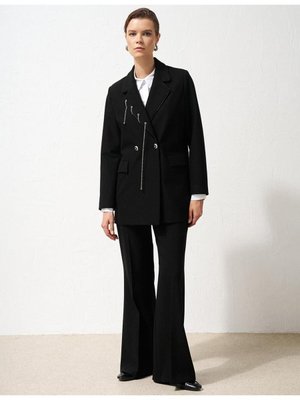 Zincir Aksesuarlı Kapak Cepli Ceket Siyah