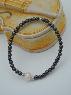 Gri Larvakit Ve İnci Bileklik