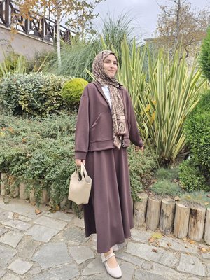 Kahverengi Etekli Takım