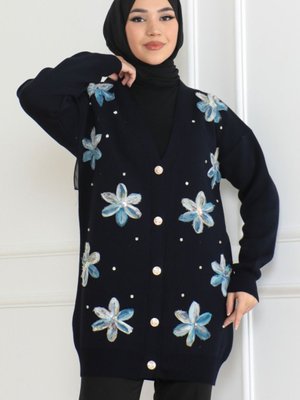 Siyah Çiçek İşlemeli Triko Hırka