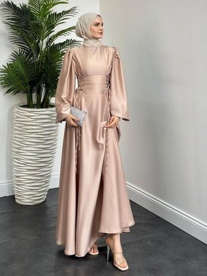 Orya Yanları Sıkmalı Saten Abiye Elbise Krem Orya Yanları Sıkmalı Saten Abiye Elbise Krem