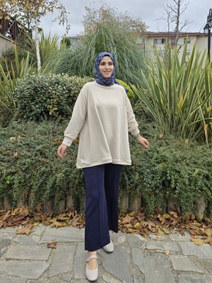 Bej Yuvarlak Yaka Oversize Kadın Tesettür Sweatshirt Bej Yuvarlak Yaka Oversize Kadın Tesettür Sweatshirt
