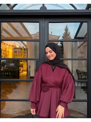 Gül Detaylı Pantolonlu Takım Gül Detaylı Pantolonlu Takım