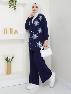 Lacivert Çiçek Nakışlı Triko İkili Takım Lacivert Çiçek Nakışlı Triko İkili Takım