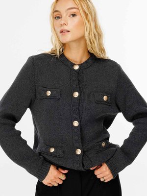 Buklet Dokulu Füme Hırka