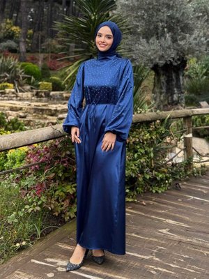 Taş Detaylı Balon Kol Saten Elbise