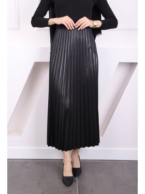 Siyah Deri Görünümlü Piliseli Etek