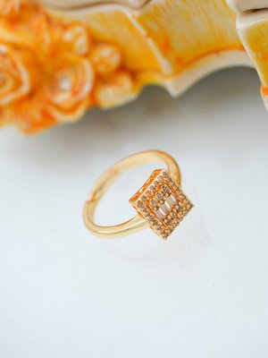 Kuyumcu İşi Zirkon Yüzük Altın Rengi Kuyumcu İşi Zirkon Yüzük Altın Rengi