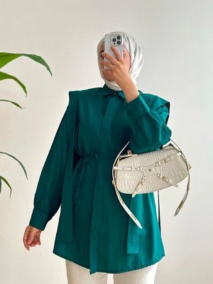 Pile Detaylı Önü Gizli Düğmeli Bel Bağlamalı Gömlek