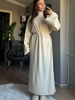 İp Bağlamalı Triko Elbise Ekru İp Bağlamalı Triko Elbise Ekru