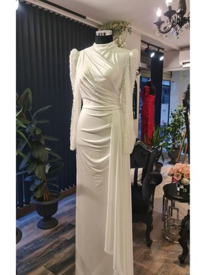 Beyaz Kumaştan Drape Detaylı Söz Nişan Nikah İçin Abiye Elbise