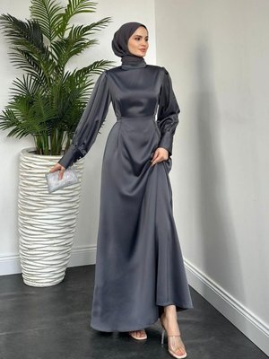 Emora Kuşaklı Saten Elbise Füme Emora Kuşaklı Saten Elbise Füme