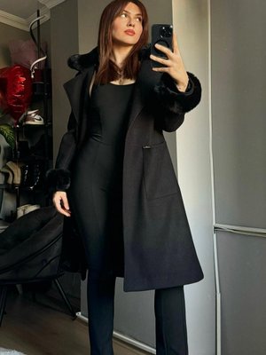 Kol Ucu Ve Yakası Kürklü Kaban Siyah Kol Ucu Ve Yakası Kürklü Kaban Siyah