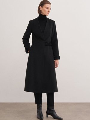 Kaşe Kumaş Kol Ve Bel Detaylı Kap Kaşe Kumaş Kol Ve Bel Detaylı Kap