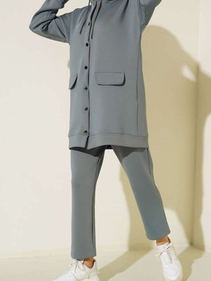 Gri Çıt Düğmeli Scuba Kumaş İkili Takım Gri Çıt Düğmeli Scuba Kumaş İkili Takım