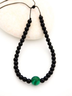 Siyah Oniks Ve Malahit Taşından Metalsiz Bileklik Siyah Oniks Ve Malahit Taşından Metalsiz Bileklik