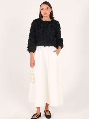 Siyah Güllü Kısa Ceket