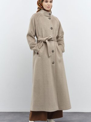 Dik Yakalı Beli Kuşaklı Manto Vizon Dik Yakalı Beli Kuşaklı Manto Vizon