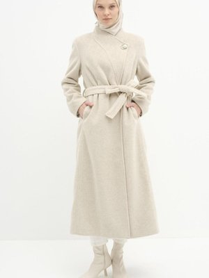 Broş Detaylı Kuşaklı Manto Taş Broş Detaylı Kuşaklı Manto Taş