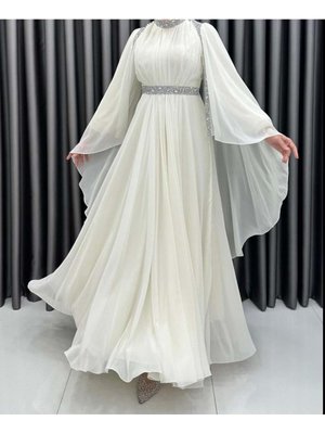 Abiye Elbise Şifon Yaka Omuz Taş Detaylı Pelerinli Ekru Abiye Elbise Şifon Yaka Omuz Taş Detaylı Pelerinli Ekru